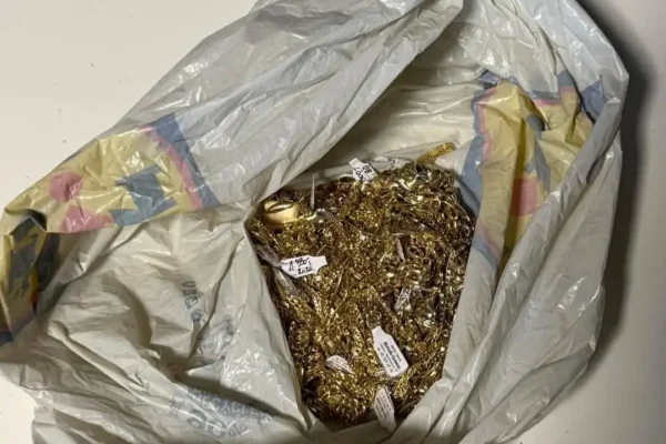 Zuchwała kradzież biżuterii w Lesznie – sprawcy zatrzymani w Koninie