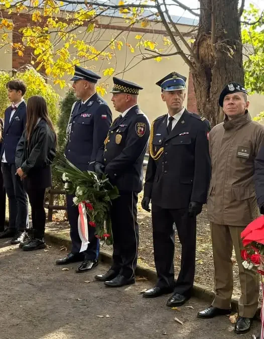87. rocznica rozstrzelania 20 mieszkańców Leszna – hołd pod pomnikiem