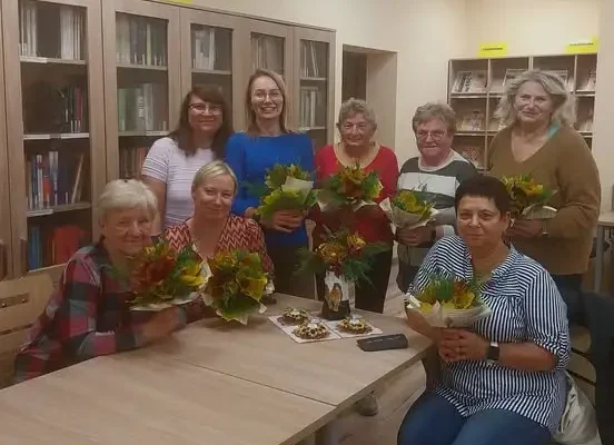 Jesienne liście zamieniły się w kwiaty – warsztaty w Bibliotece w Pawłowicach