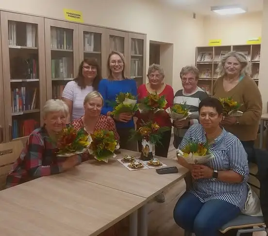 Jesienne liście zamieniły się w kwiaty – warsztaty w Bibliotece w Pawłowicach