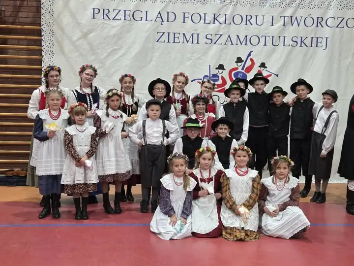 Młodzi artyści z Włoszakowic triumfują na VI Przeglądzie Folkloru w Szamotulach