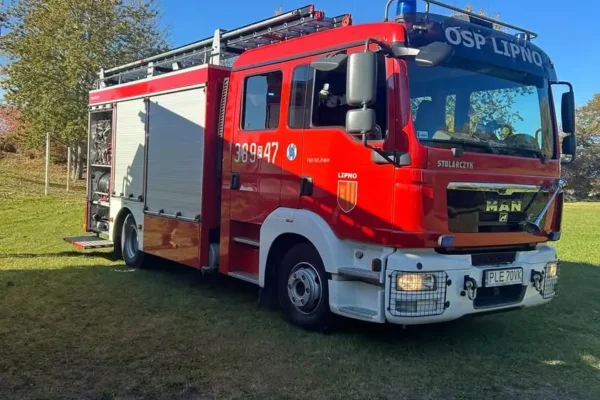 Pożar budynków gospodarczych w Radomicku — interwencja OSP Lipno