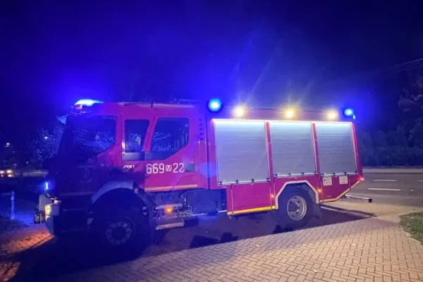 Czujka tlenku węgla zaalarmowała strażaków w Lesznie – fałszywy alarm