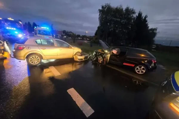 Wyjazd alarmowy OSP Włoszakowice do zdarzenia drogowego w Jezierzycach Kościelnych