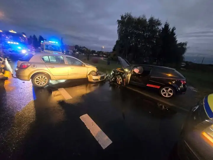 Wyjazd alarmowy OSP Włoszakowice do zdarzenia drogowego w Jezierzycach Kościelnych