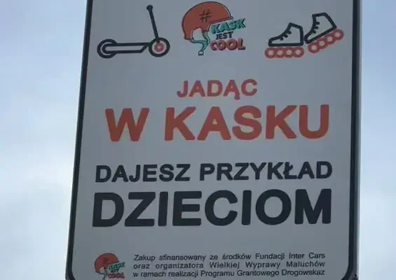Kask jest cool – nowe znaki w Lesznie promują bezpieczeństwo rowerzystów